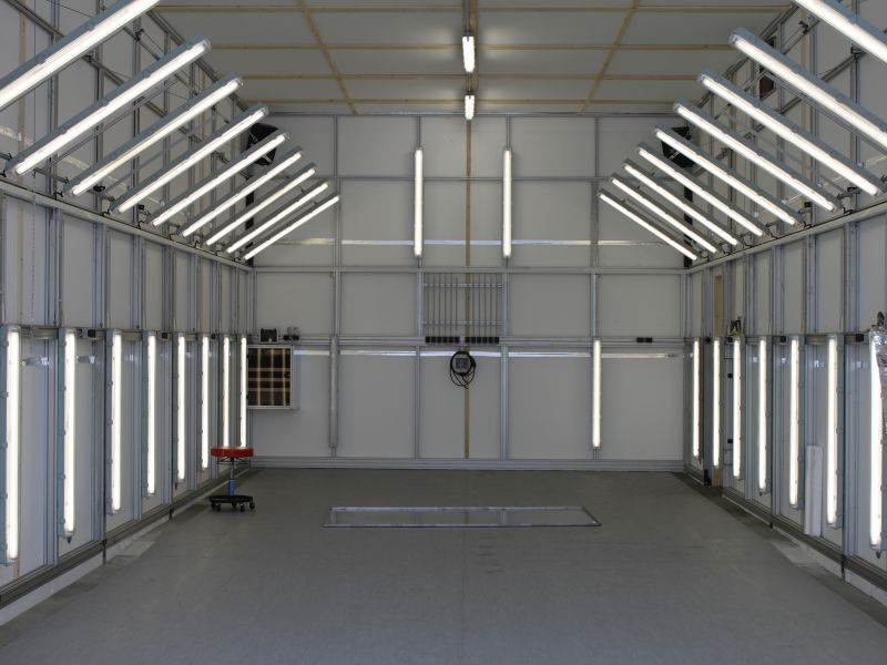 Bildergalerie - HERMETISCH ABGESCHLOSSENE WERKSHALLE